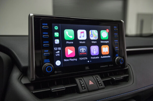 carplay-android-auto-toyota-rav4